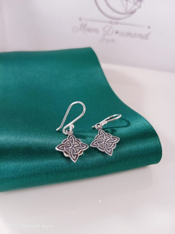 Aretes Nudo de Bruja