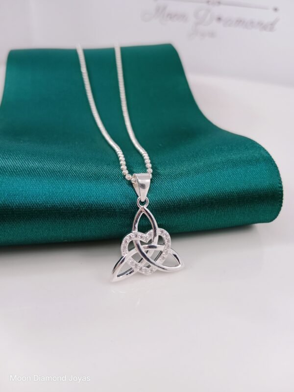 Collar Triqueta ✨🍀💚