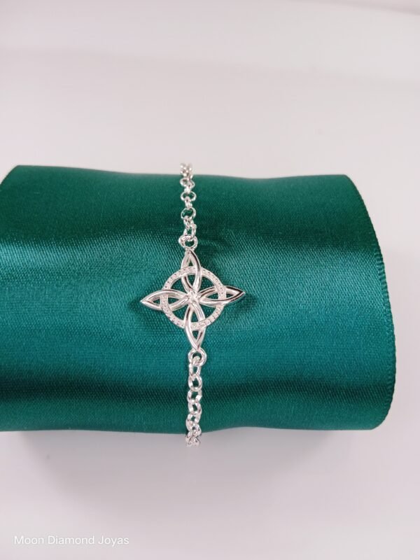 Pulsera Minimalista Amuleto