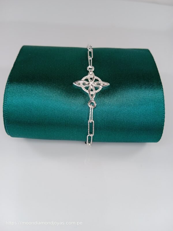 Pulsera Minimalista Nudo de Bruja