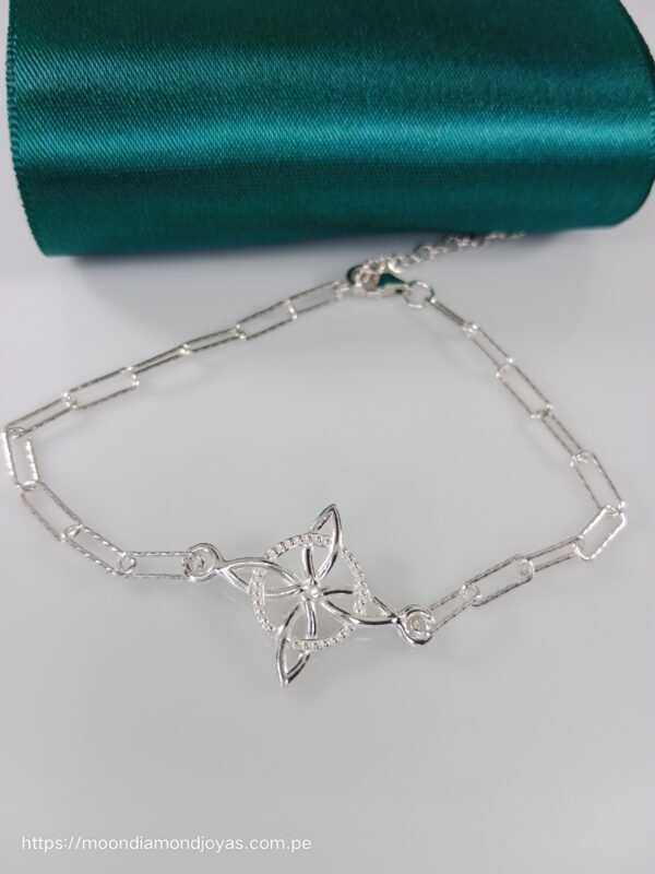 Pulsera Minimalista Nudo de Bruja - Imagen 2