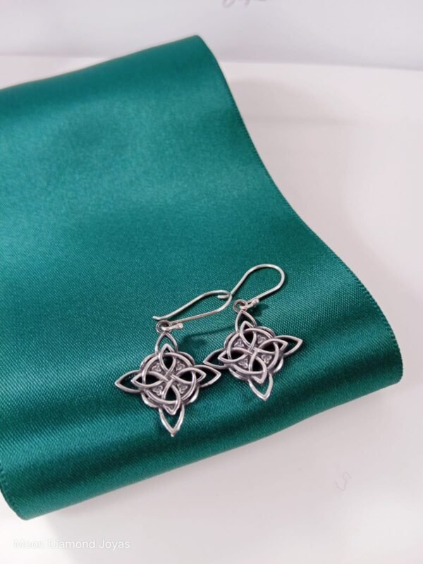 Aretes Nudo de  Bruja - Imagen 2