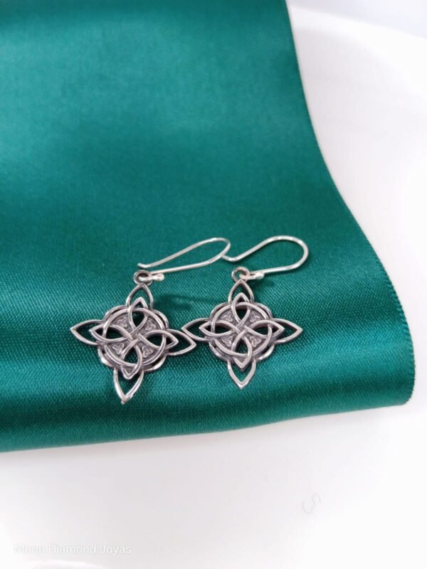 Aretes Nudo de  Bruja