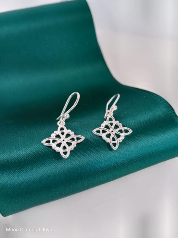 Aretes Nudo de Bruja