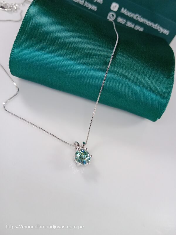 COLLAR PUNTO DE LUZ