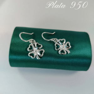 ARETES TREBOL CALADOS