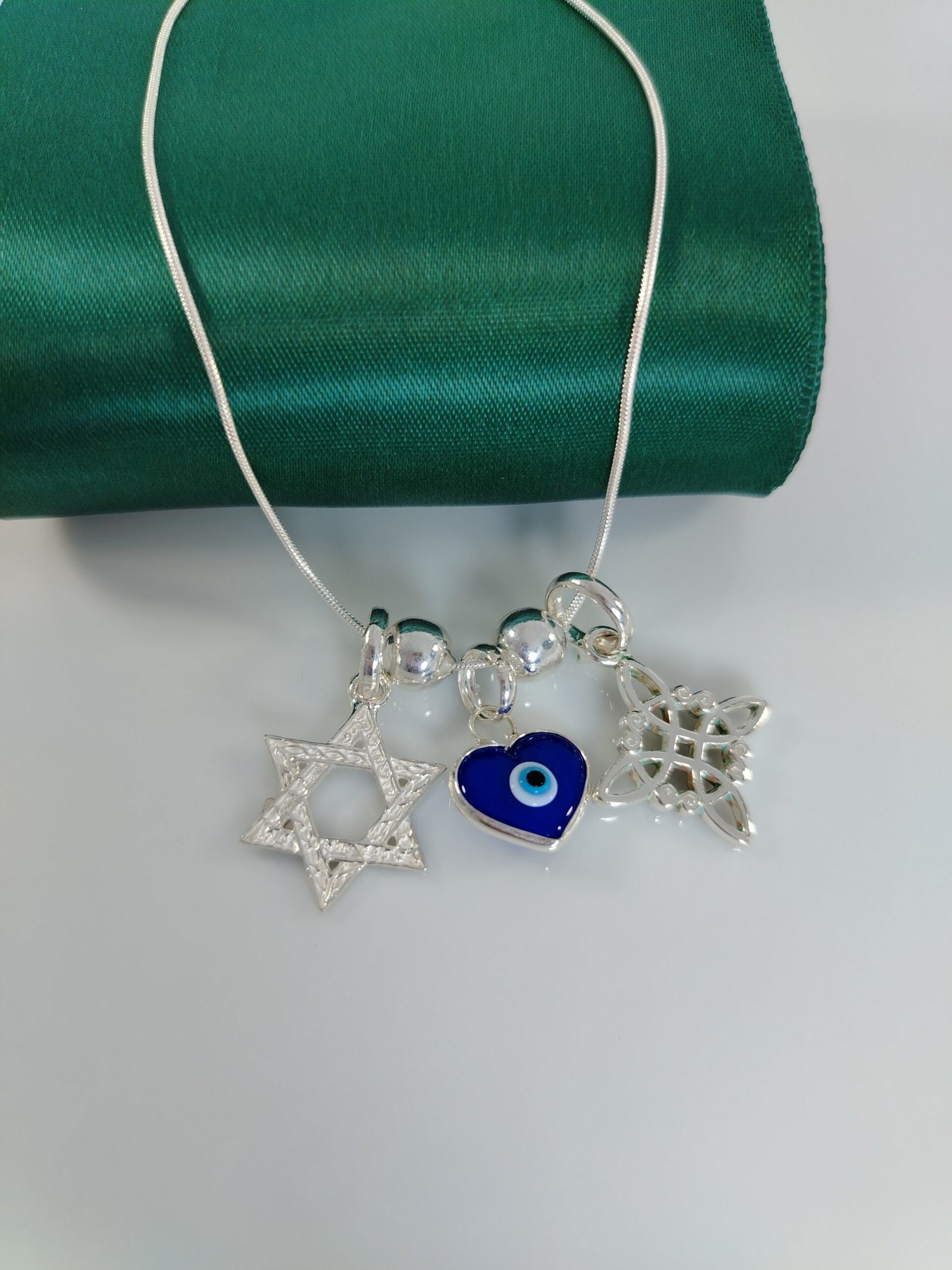 COLLAR TRIPLE AMULETO - Imagen 3