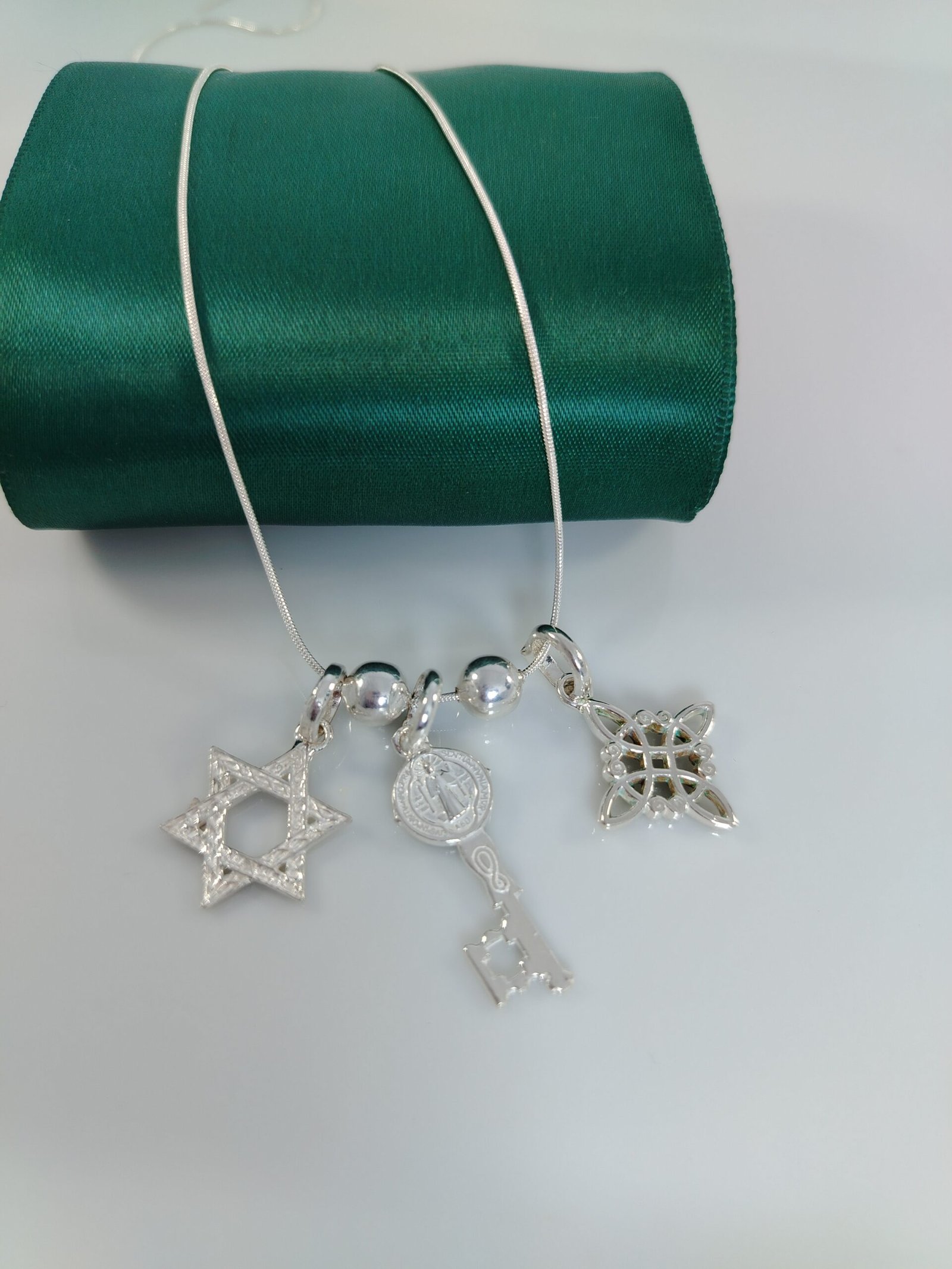 COLLAR TRIPLE AMULETO - Imagen 4